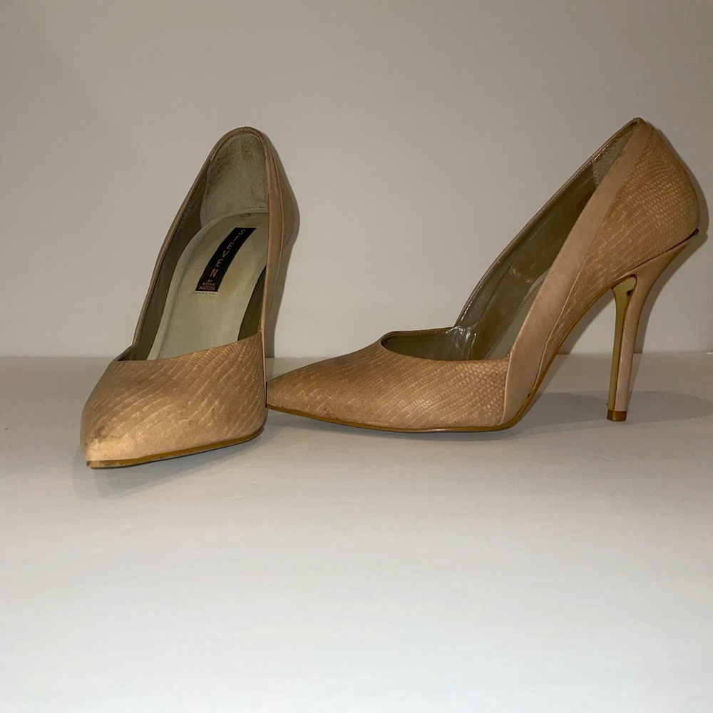 Steve Madden Heel size 9